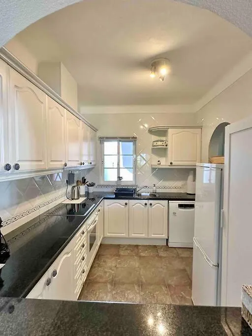 Casa Buccaneer, 2 Bedroom Garden Apartment In Praia Da Luz Portugal